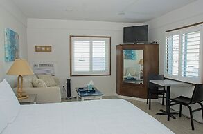 Vineyard Harbor Motel - Private Beach