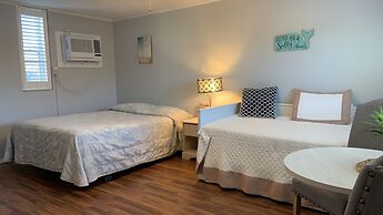 Vineyard Harbor Motel - Private Beach