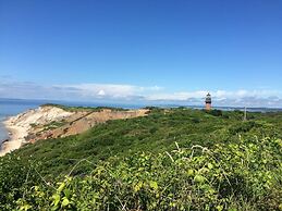 Vineyard Harbor Motel - Private Beach