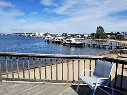 Vineyard Harbor Motel - Private Beach