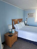Vineyard Harbor Motel - Private Beach