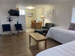 Vineyard Harbor Motel - Private Beach