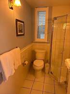 Vineyard Harbor Motel - Private Beach