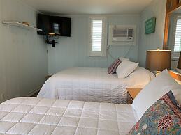 Vineyard Harbor Motel - Private Beach