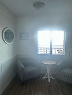 Vineyard Harbor Motel - Private Beach