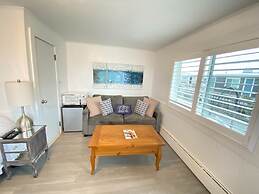 Vineyard Harbor Motel - Private Beach