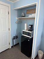 Vineyard Harbor Motel - Private Beach