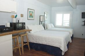 Vineyard Harbor Motel - Private Beach
