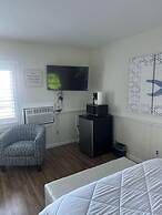 Vineyard Harbor Motel - Private Beach