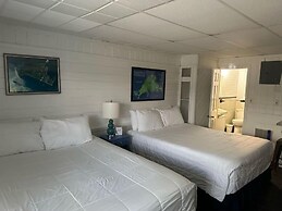 Vineyard Harbor Motel - Private Beach