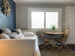 Vineyard Harbor Motel - Private Beach