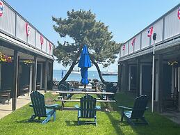 Vineyard Harbor Motel - Private Beach