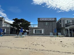 Vineyard Harbor Motel - Private Beach