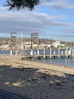 Vineyard Harbor Motel - Private Beach