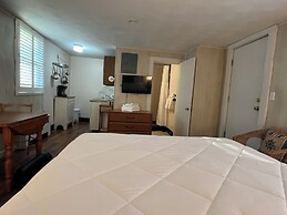 Vineyard Harbor Motel - Private Beach