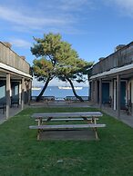 Vineyard Harbor Motel - Private Beach