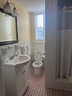 Vineyard Harbor Motel - Private Beach