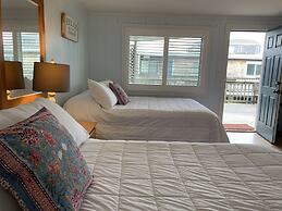 Vineyard Harbor Motel - Private Beach