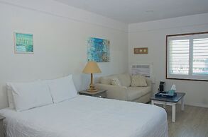 Vineyard Harbor Motel - Private Beach
