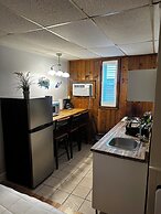 Vineyard Harbor Motel - Private Beach