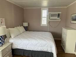 Vineyard Harbor Motel - Private Beach