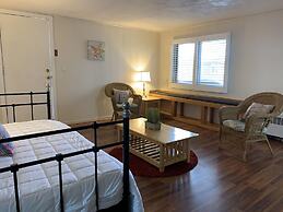 Vineyard Harbor Motel - Private Beach