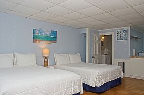 Vineyard Harbor Motel - Private Beach