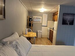 Vineyard Harbor Motel - Private Beach