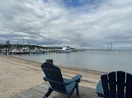 Vineyard Harbor Motel - Private Beach