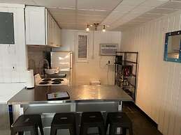 Vineyard Harbor Motel - Private Beach