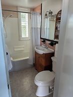 Vineyard Harbor Motel - Private Beach