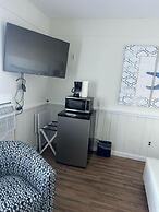 Vineyard Harbor Motel - Private Beach