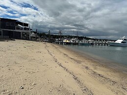 Vineyard Harbor Motel - Private Beach