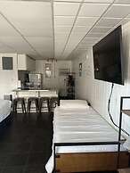 Vineyard Harbor Motel - Private Beach