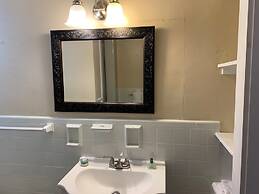 Vineyard Harbor Motel - Private Beach