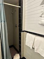 Vineyard Harbor Motel - Private Beach