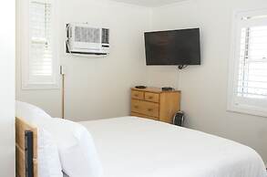 Vineyard Harbor Motel - Private Beach