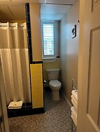 Vineyard Harbor Motel - Private Beach