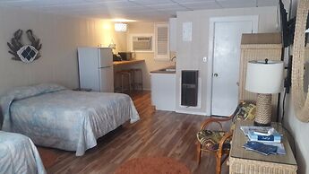 Vineyard Harbor Motel - Private Beach