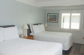 Vineyard Harbor Motel - Private Beach