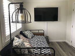 Vineyard Harbor Motel - Private Beach