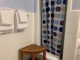 Vineyard Harbor Motel - Private Beach