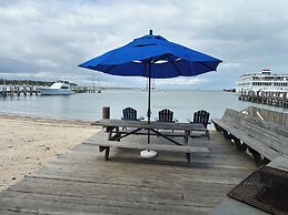 Vineyard Harbor Motel - Private Beach