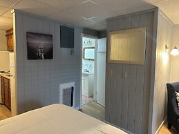 Vineyard Harbor Motel - Private Beach