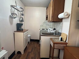 Vineyard Harbor Motel - Private Beach