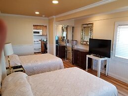 Vineyard Harbor Motel - Private Beach