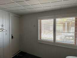 Vineyard Harbor Motel - Private Beach