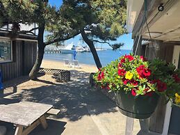 Vineyard Harbor Motel - Private Beach