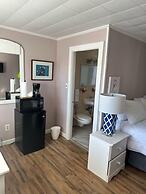 Vineyard Harbor Motel - Private Beach