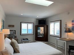 Vineyard Harbor Motel - Private Beach